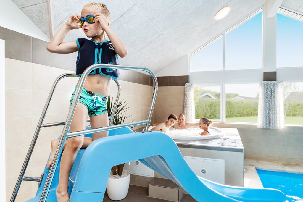 Poolraum im Ferienhaus von VillaVilla