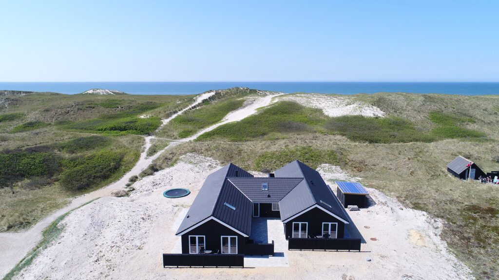 Ferienhaus mit Pool an der Nordseeküste Dänemarks in Westjütland