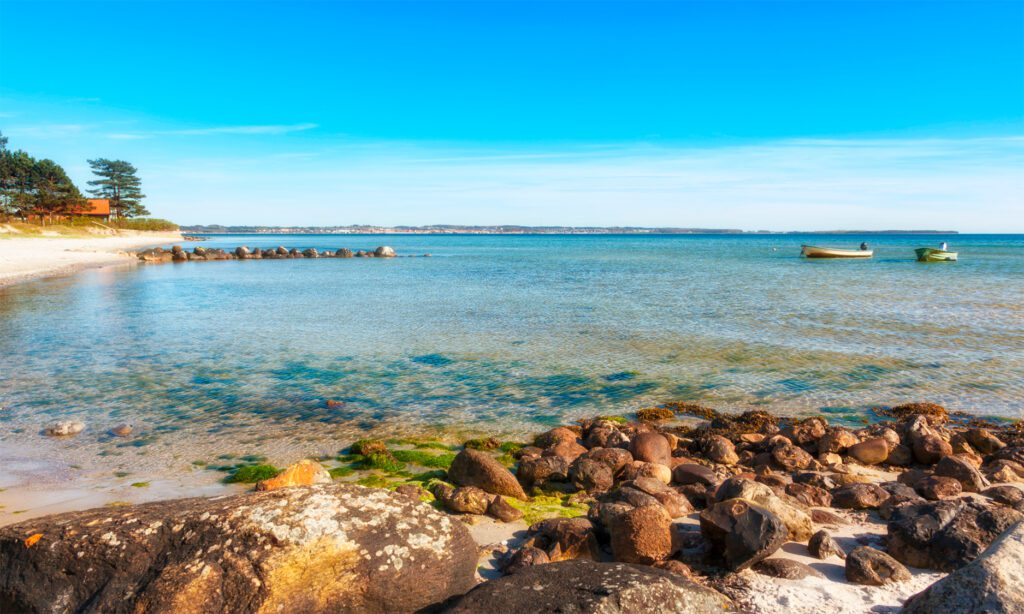 Ahl Strand an der Ebeltoft-Bucht
