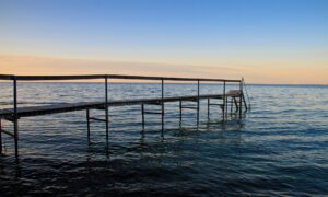 Badebrücke auf Fünen an der Ostsee am Tårup Strand