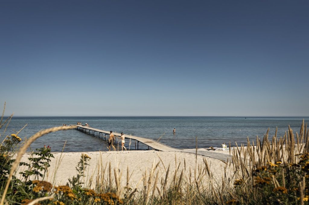 An der Küste von Djursland ist Fjellerup ein toller Ort für einen Ferienhausurlaub am Strand und Meer