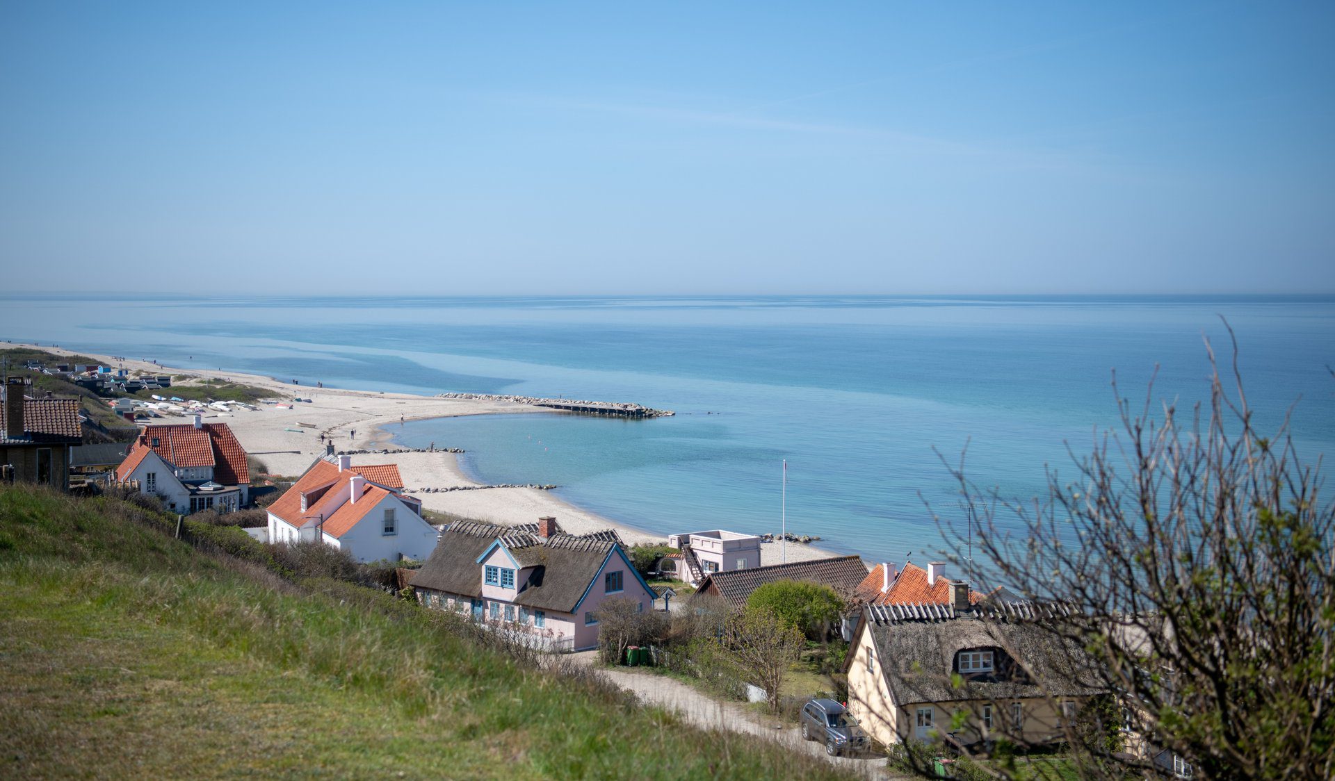 Frühling an der Küste am Tisvilde Strand