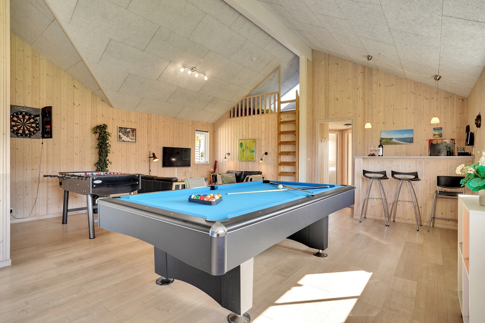Neben den vielen schönen Stunden, die man im Poolbereich des Hauses verbringen kann, bietet das Luxusferienhaus 338 auch Spielevergnügen bei Billard/Tischtennis und Darts