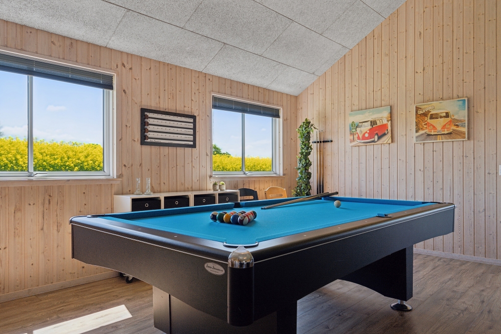 Neben den vielen schönen Stunden, die man im Poolbereich des Hauses verbringen kann, bietet das Luxusferienhaus 345 auch Spielevergnügen bei Billard/Tischtennis und Darts