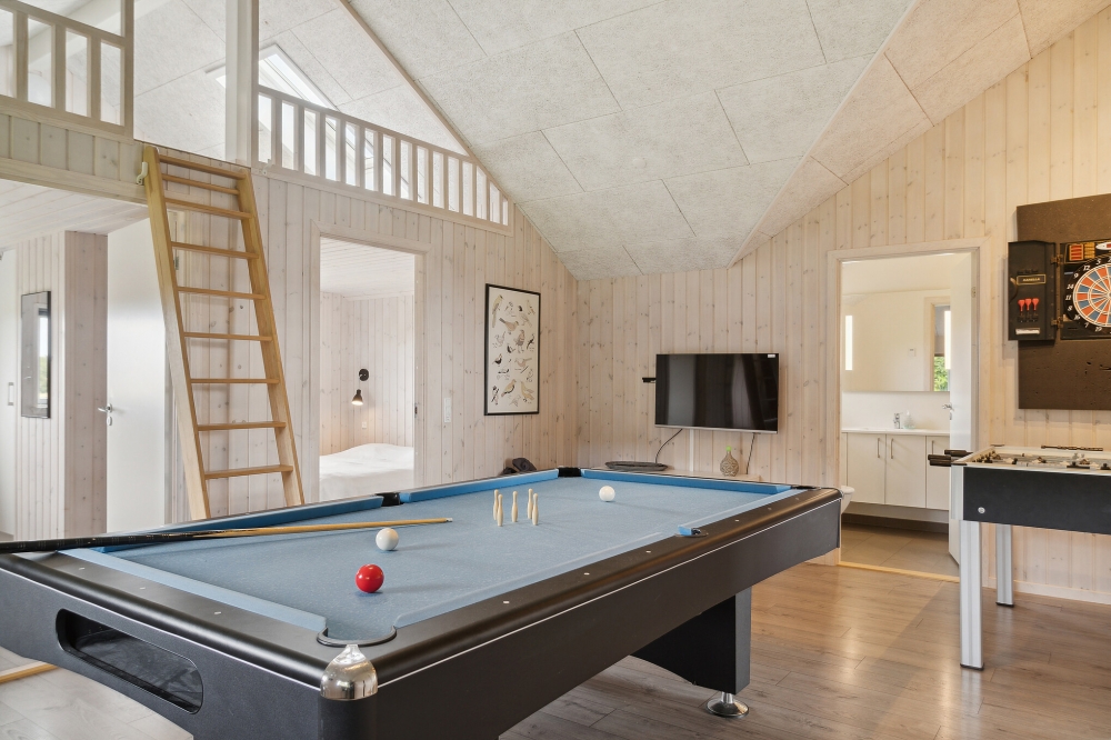 Neben den vielen schönen Stunden, die man im Poolbereich des Hauses verbringen kann, bietet das Luxusferienhaus 427 auch Spielevergnügen bei Billard/Tischtennis und Darts