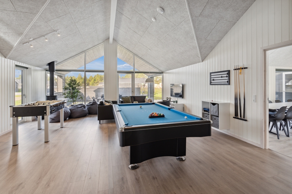 Neben den vielen schönen Stunden, die man im Poolbereich des Hauses verbringen kann, bietet das Luxusferienhaus 591 auch Spielevergnügen bei Billard/Tischtennis und Darts
