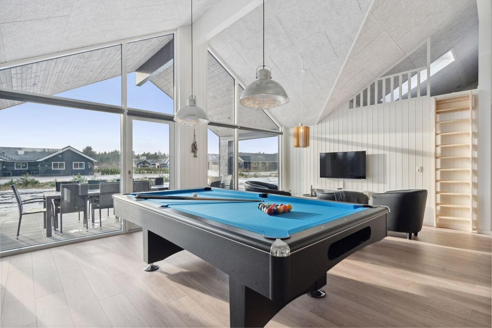 Neben den vielen schönen Stunden, die man im Poolbereich des Hauses verbringen kann, bietet das Luxusferienhaus 605 auch Spielevergnügen bei Billard/Tischtennis und Darts