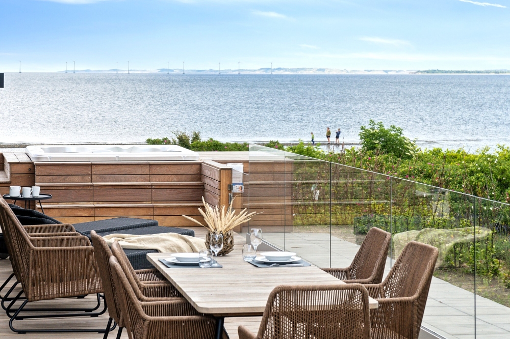 Das Luxusferienhaus Nr. 606 hat eine tolle Terrasse, die mit hochwertigen Gartenmöbeln für 6 Personen ausgestattet ist.