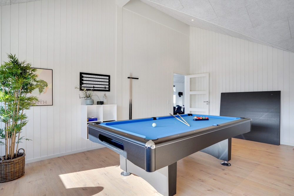 Neben den vielen schönen Stunden, die man im Poolbereich des Hauses verbringen kann, bietet das Luxusferienhaus 635 auch Spielevergnügen bei Billard/Tischtennis und Darts