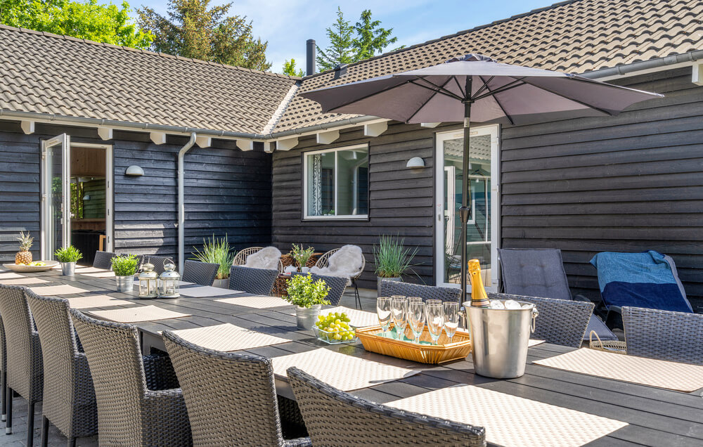 Das Luxusferienhaus Nr. 230 hat eine tolle Terrasse, die mit hochwertigen Gartenmöbeln für 20 Personen ausgestattet ist.