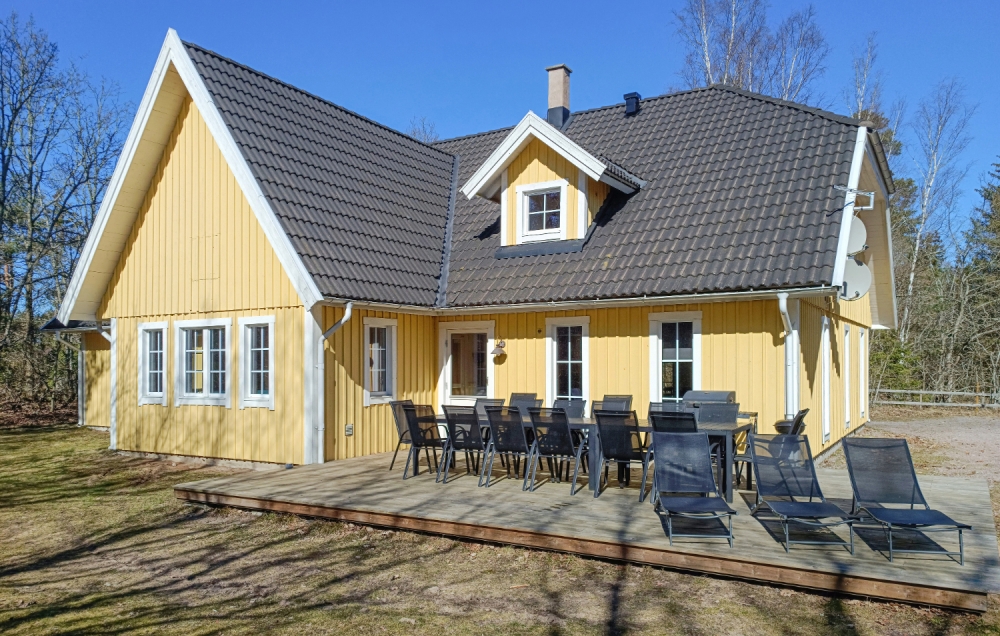 Dieses schöne Poolhaus Nr. 78 mit Platz für 14 Personen liegt in Schweden