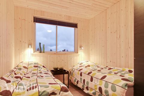 Die Schlafzimmer sind schön mit Einzel- oder Doppelbetten sowie Schränken eingerichtet