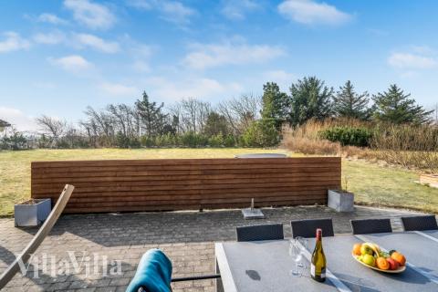 Zu dem attraktiven Ferienhaus Nr. 236 in Nordjütland gehört auch ein tolles Angebot im Außenbereich, z. B. Spieleturm und Schaukeln