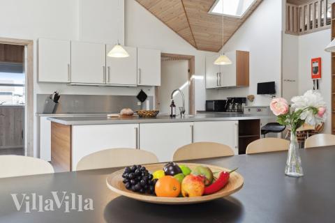 Der Aufenthaltsraum bietet Platz für 22 Personen, wenn ihr das Ferienhaus 192 in Nordjütland besucht.