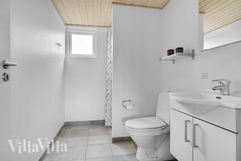 Eines der Badezimmer im Luxusferienhaus Nr. 194