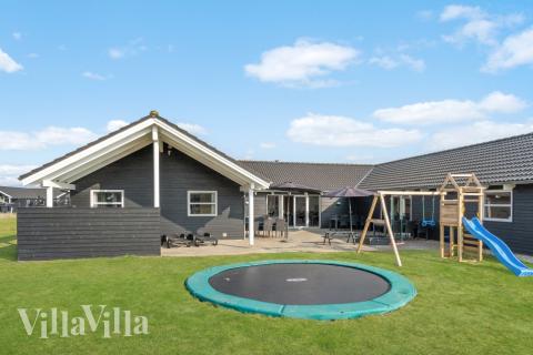 Auf der Terrasse des Ferienhauses Nr. 194 ist Platz für 20 Personen.