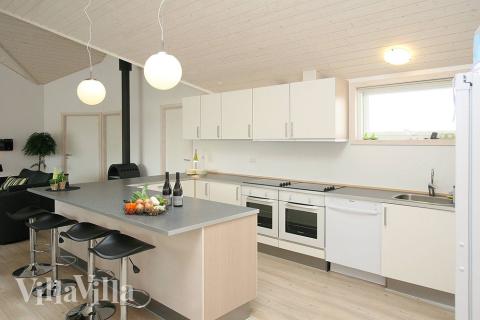 Die Küche ist geräumig und praktisch eingerichtet mit allem, was zum Kochen im Urlaub benötigt wird