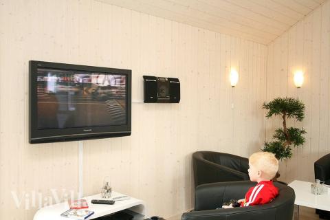 Spielverrückte können im Aktivitätenraum von der Sofagruppe aus Playstation 2 spielen