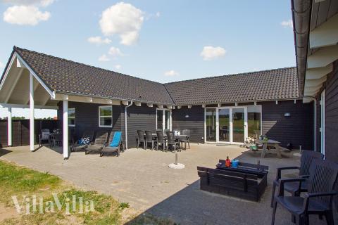 Genießen Sie einen Grillabend auf der Terrasse des Luxusferienhauses Nr. 195 in Nordjütland