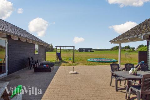 Auf der Terrasse des Ferienhauses Nr. 195 ist Platz für 20 Personen.