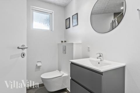 Eines der Badezimmer im Luxusferienhaus Nr. 193