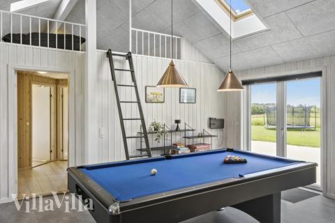 Das Luxusferienhaus 193 für 16 Personen hat einen großen Aktivitätsraum mit u. a. Billard und Darts