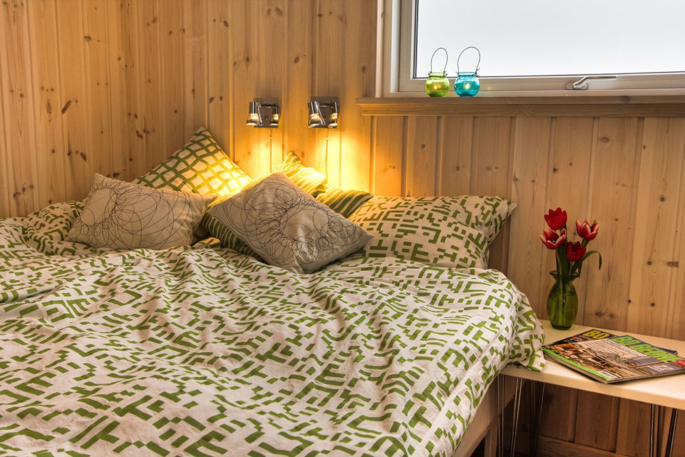 Die Schlafzimmer sind clever auf drei Schlafbereiche verteilt, von denen jeder über ein eigenes Badezimmer mit Fußbodenheizung verfügt