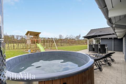 Neben den vielen schönen Stunden, die man im Poolbereich des Hauses verbringen kann, bietet das Luxusferienhaus 264 auch zahlreiche Freizeitangebote im Freien