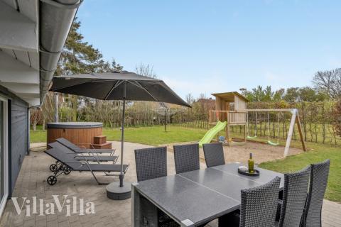 Das Luxusferienhaus Nr. 264 hat eine tolle Terrasse, die mit hochwertigen Gartenmöbeln für 14 Personen ausgestattet ist.