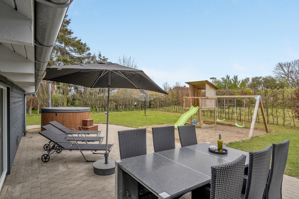 Das Luxusferienhaus Nr. 264 hat eine tolle Terrasse, die mit hochwertigen Gartenmöbeln für 14 Personen ausgestattet ist.