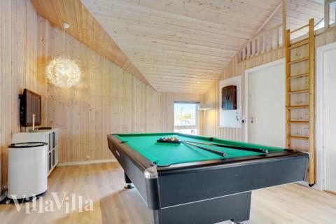 Neben den vielen schönen Stunden, die man im Poolbereich des Hauses verbringen kann, bietet das Luxusferienhaus 264 auch Spielevergnügen bei Billard/Tischtennis und Darts