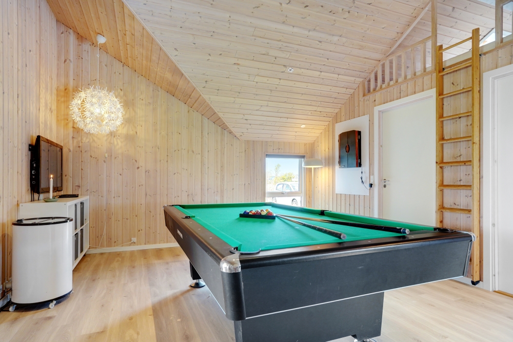 Neben den vielen schönen Stunden, die man im Poolbereich des Hauses verbringen kann, bietet das Luxusferienhaus 264 auch Spielevergnügen bei Billard/Tischtennis und Darts