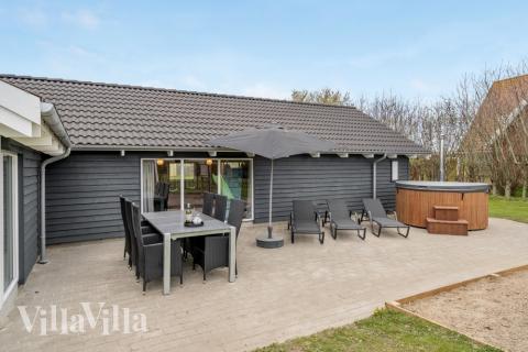 Genießen Sie einen Grillabend auf der Terrasse des Luxusferienhauses Nr. 264 in Südjütland