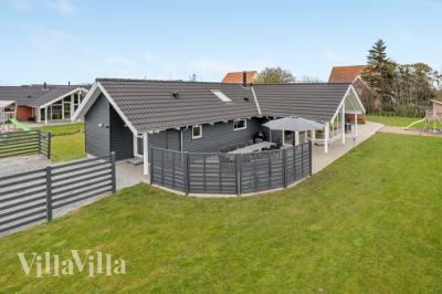 Dieses schöne Poolhaus Nr. 264 mit Platz für 14 Personen liegt in Südjütland