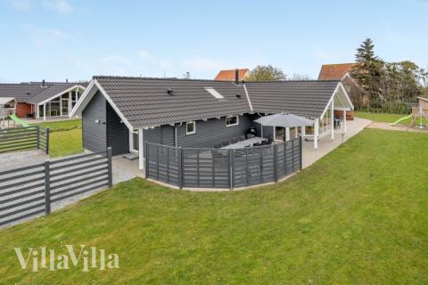 Dieses schöne Poolhaus Nr. 264 mit Platz für 14 Personen liegt in Südjütland