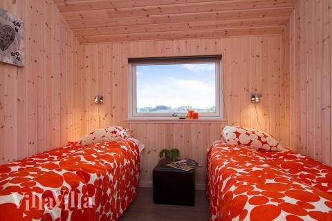 Die Schlafzimmer sind hell und einladend. Sie sind mit Boxmatratzen und Einbauschränken ausgestattet