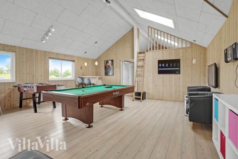 Neben den vielen schönen Stunden, die man im Poolbereich des Hauses verbringen kann, bietet das Luxusferienhaus 271 auch Spielevergnügen bei Billard/Tischtennis und Darts