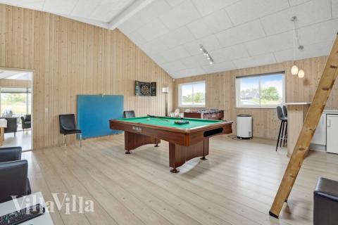 Das Luxusferienhaus 271 für 14 Personen hat einen großen Aktivitätsraum mit u. a. Billard und Darts