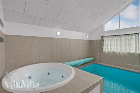 Genießen Sie den warmen Whirlpool im Luxusferienhaus Nr. 271 in Südjütland