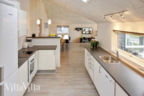 Die Küche ist geräumig und mit allem ausgestattet, was man sich zum Kochen in den Ferien wünscht