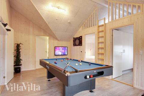 m Aktivitätenraum fordern Familie und Freunde sich gegenseitig zu einer Partie Billard, Tischtennis oder Dart heraus.