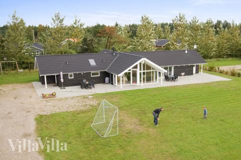 Willkommen in diesem schönen Luxushaus in der Nähe von Virksund, in welchem - ungeachtet der Jahreszeit und des Wetters - ein geglücktes Ferienerlebnis garantiert ist