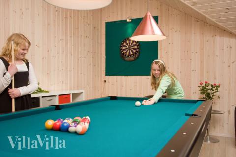 Stundenlange Unterhaltung ist im Aktivitätenzimmer garantiert. Hier kann in Billard/Tischtennis und Dart um den Hauspokal gekämpft werden