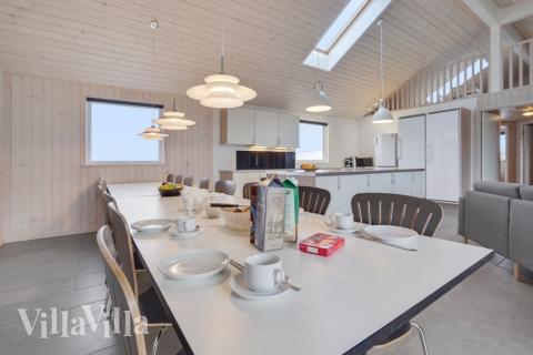 Der Aufenthaltsraum bietet Platz für 18 Personen, wenn ihr das Ferienhaus 234 in Südjütland besucht.