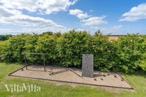 Neben den vielen schönen Stunden, die man im Poolbereich des Hauses verbringen kann, bietet das Luxusferienhaus 246 auch zahlreiche Freizeitangebote im Freien