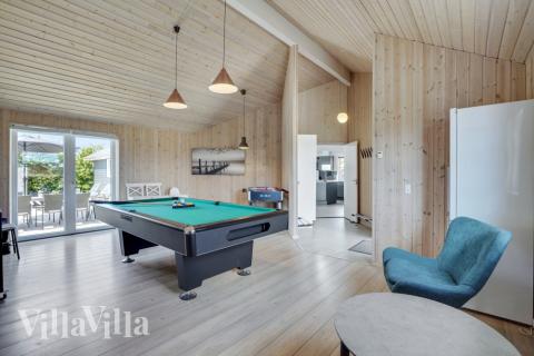 Aktivitätsraum im Luxusferienhaus Nr. 246 mit 6 Schlafzimmern und Platz für 16 Gäste.