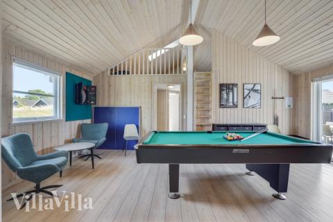 Das Luxusferienhaus 246 für 16 Personen hat einen großen Aktivitätsraum mit u. a. Billard und Darts