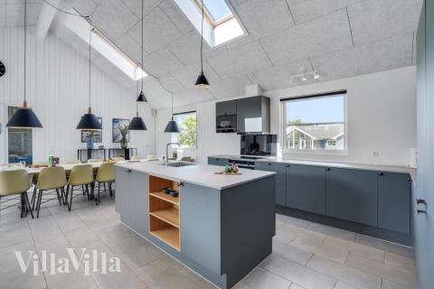 Die Küche in dem Luxusferienhaus Nr. 246 ist so gut ausgestattet, dass man problemlos Mahlzeiten für 16 Personen zubereiten kann.