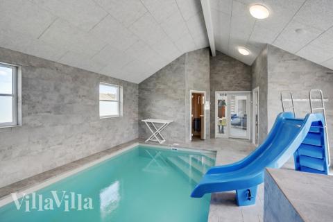 Der schicke Pool im Luxusferienhaus Nr. 246 für 16 Personen