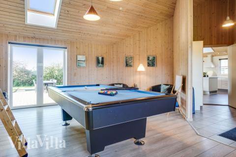 Aktivitätsraum im Luxusferienhaus Nr. 241 mit 6 Schlafzimmern und Platz für 16 Gäste.